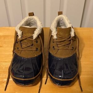 KHOMBU Women’s Duck Boots, Size 8M, Blue/Brown Rubber Outsole Steel Shank Insole